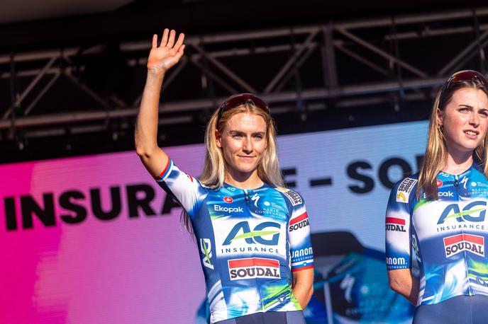 Urška Žigart | Urška Žigart pred začetkom dirke po Italiji. | Foto Guliverimage