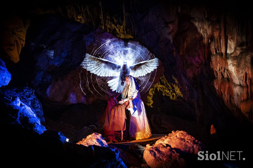 Žive jaslice v Postojnski jami