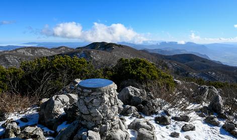 Golaki, trije vrhovi in dve koči na razgledni krožni turi #video