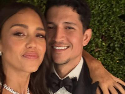 Jessica Alba s fotografijami z dogodka potrdila zvezo z enajst let mlajšim izbrancem