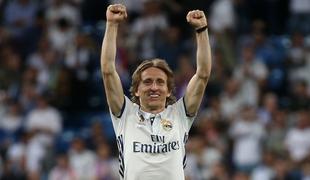 Uganka je razrešena: Luka Modrić z  višjo plačo ostaja pri Realu