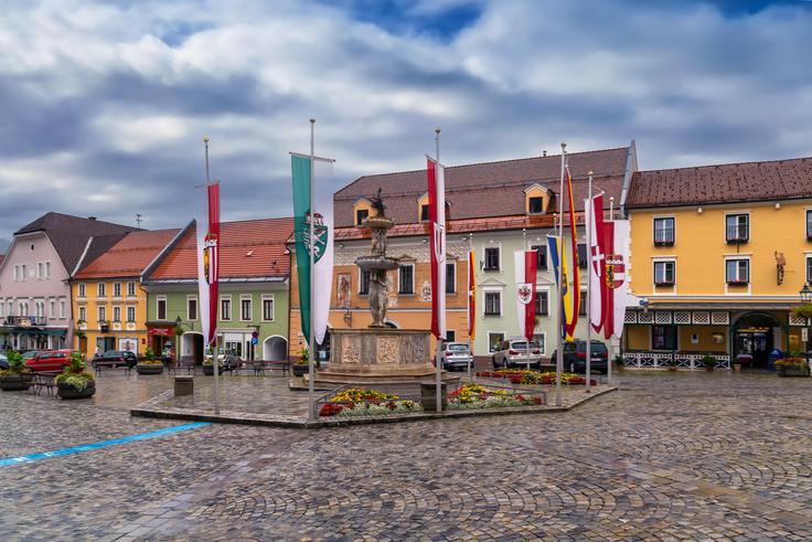 Breže so kraj na severovzhodu avstrijske Koroške. V bavarski nemščini je bilo to krajevno ime, in sicer v sklonu (v Brěžah) prevzeto kot Friesach (ad Friesah leta 860). Prevzem se je najverjetneje zgodil pred letom 830 in ne po njem, sicer bi bilo zdaj nemško ime mesta Fresach. | Foto: Guliverimage