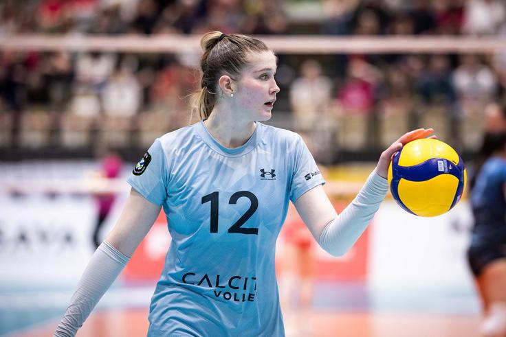 Naja Boisa je visoka 22-letna odbojkarica Calcit Volleyja (189 cm), kateremu je pomagala tudi do državnega naslova, večkrat pa je tudi že oblekla dres slovenske reprezentance. | Foto: Jure Banfi