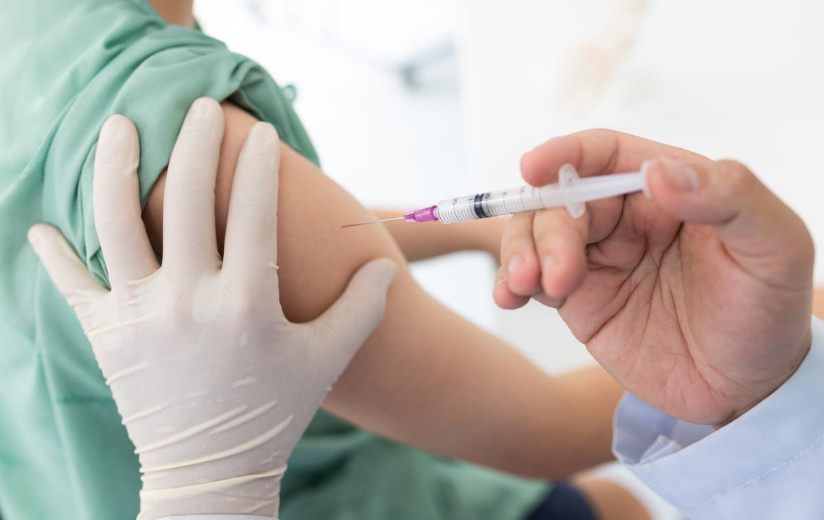 Cepljenje, cepivo | Program cepljenja za letos je bil v uradnem listu objavljen 11. avgusta. | Foto Shutterstock