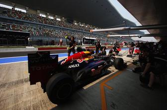 Vettel ne da prvega mesta, a McLarna sta vse bliže