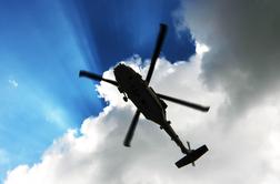 Helikopter zasilno pristal na hrvaškem otoku, dva poškodovana