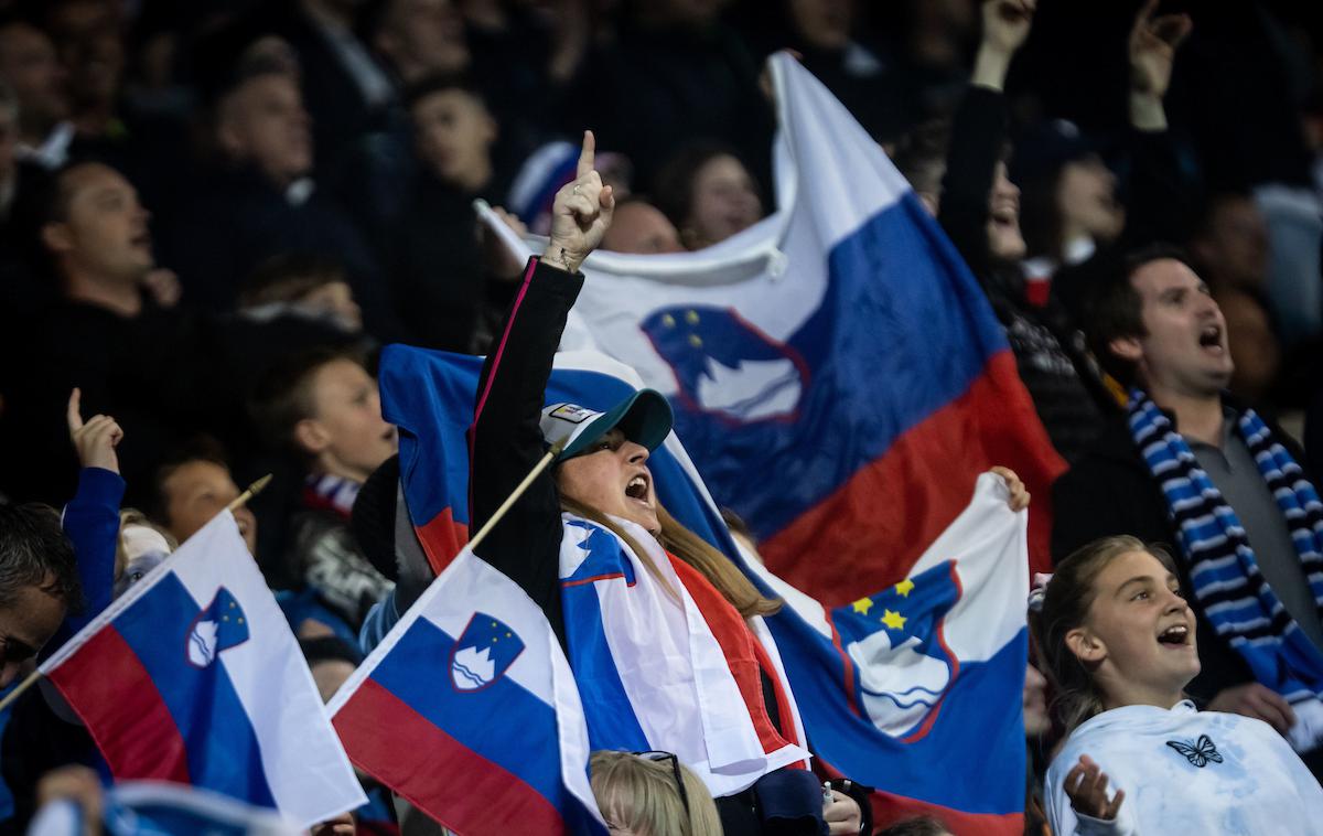 Slovenija Norveška Navijači | Slovenski ljubitelji nogometa so videli že veliko zmag po preobratu. Natančneje, bilo jih je kar 12. | Foto Vid Ponikvar