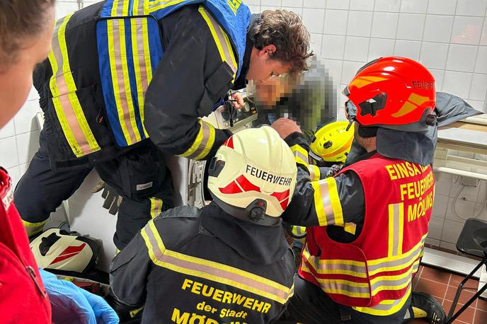 Reševanje deklice gasilci | Med reševanjem se je zdravstveno stanje 13-letnice poslabšalo. | Foto FB/Freiwillige Feuerwehr der Stadt Mödling