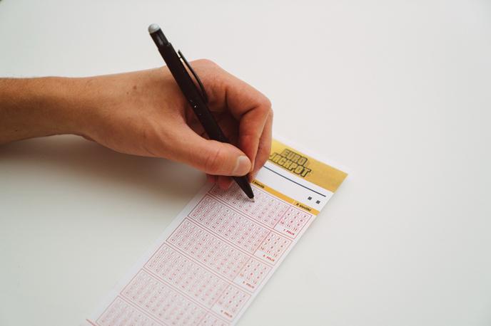 Eurojackpot listek, milijoni | Srečni dobitnik Eurojackpota ima stalno prebivališče v Kranju, zato je mestna občina prejela 5,6 milijona evrov. | Foto Loterija Slovenije