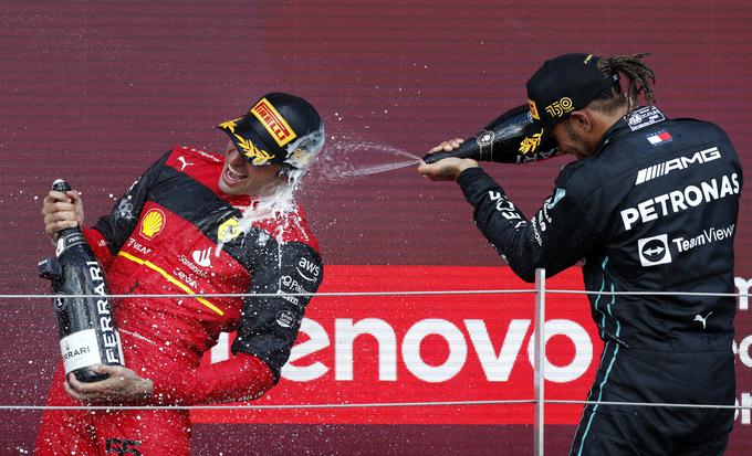 Ne le Sainz, glede na razplet sezone je lahko s tretjim mestom in konkurenčnostjo prvič v sezoni zadovoljen tudi Hamilton. | Foto: Reuters