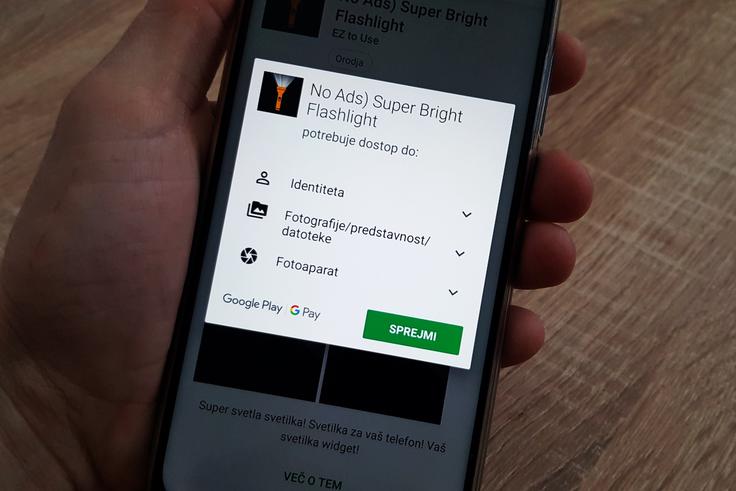 Pri nameščanju aplikacij moramo biti še posebej pozorni, ali zahtevajo dovoljenja, ki jih v resnici ne potrebujejo. Svetilka ne potrebuje dostopa do podatkov o telefonu ali uporabniku, na primer.  | Foto: Matic Tomšič