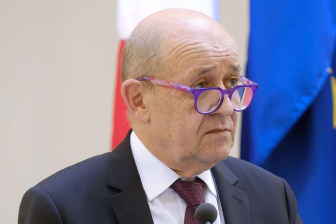 Jean-Yves Le Drian | "To, da smo prvič v zgodovini odnosov med ZDA in Francijo svojega veleposlanika poklicali domov na posvetovanja, je resno politično dejanje, ki odraža razsežnost krize med našima državama," je poudaril minister. | Foto STA