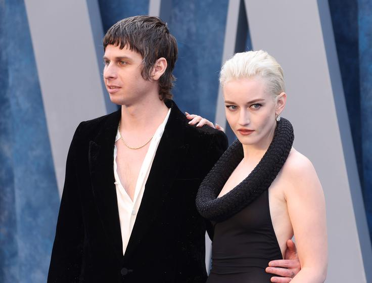 Julia Garner, Mark Foster | Foto: Guliverimage
