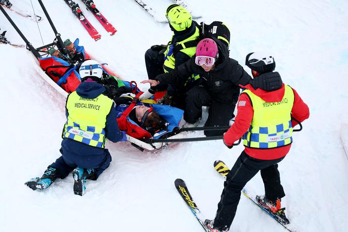 Nov hud padec na olimpijskih igrah: 19-letnik močno udaril ob snežno podlago
