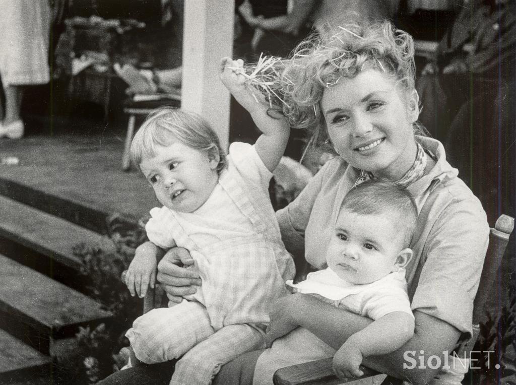 V siju žarometov: Carrie Fisher in Debbie Reynolds