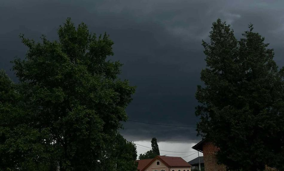 Goričkemu se že približuje močnejša nevihta #animacija