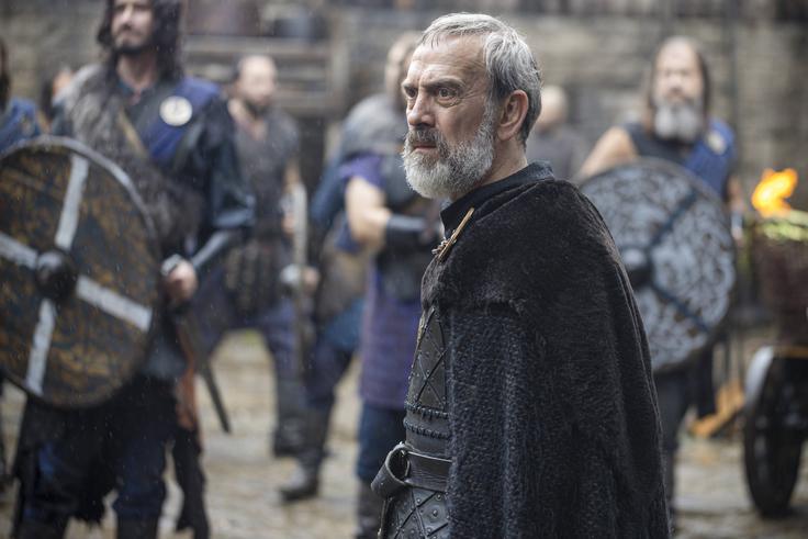 Adrian Schiller je bil najbolj znan po vlogi Aethelhelma v Netflixovi zgodovinski seriji Zadnje kraljestvo (The Last Kingdom). | Foto: Guliverimage