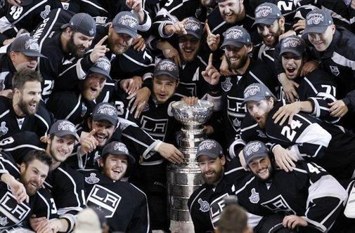 Kopitar dvignil Stanleyjev pokal (video)