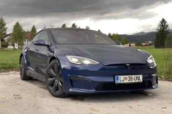 Tesla model S - poslovna “raketa” za avtoceste s skoraj 600 kilometri dosega