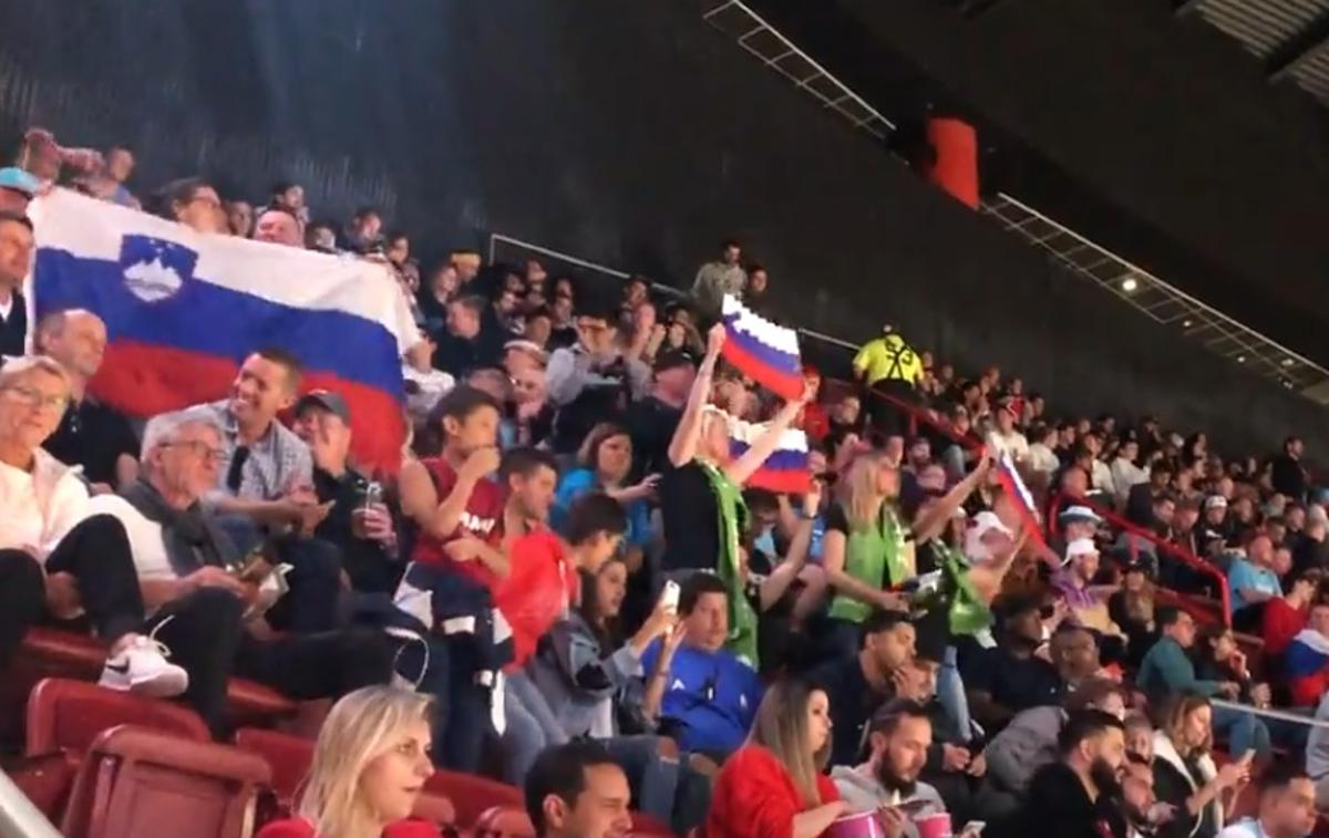 navijači slovenci slovenski | Letošnji dan državnosti je po navedbah Ukoma priložnost, da se zavemo, da pravica naroda do samoodločbe, ki nam je omogočila več kot 30 let razvoja in napredka, ni samoumevna.  | Foto zajem zaslona