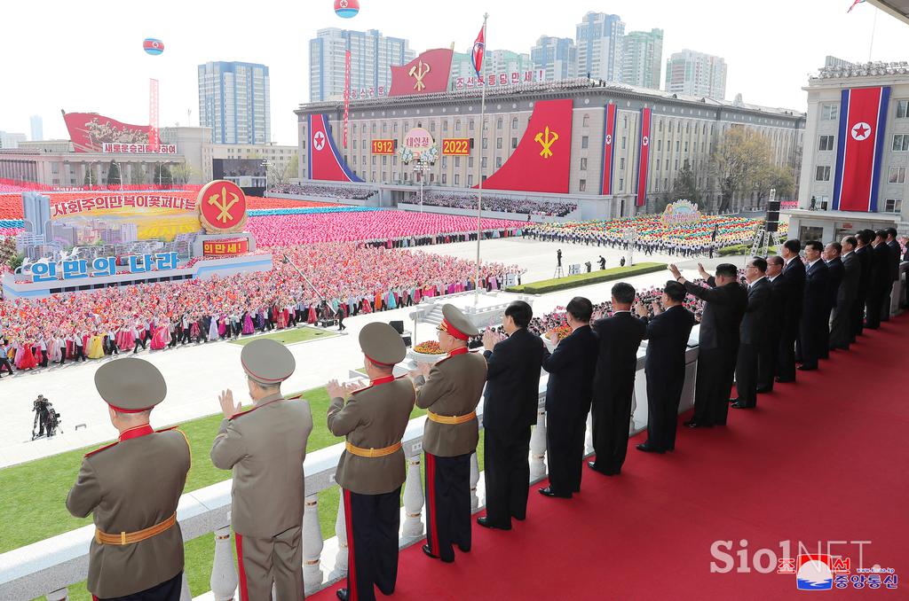 Severna Koreja praznovanje rojstni dan ustanovitelja Kim Il-sunga
