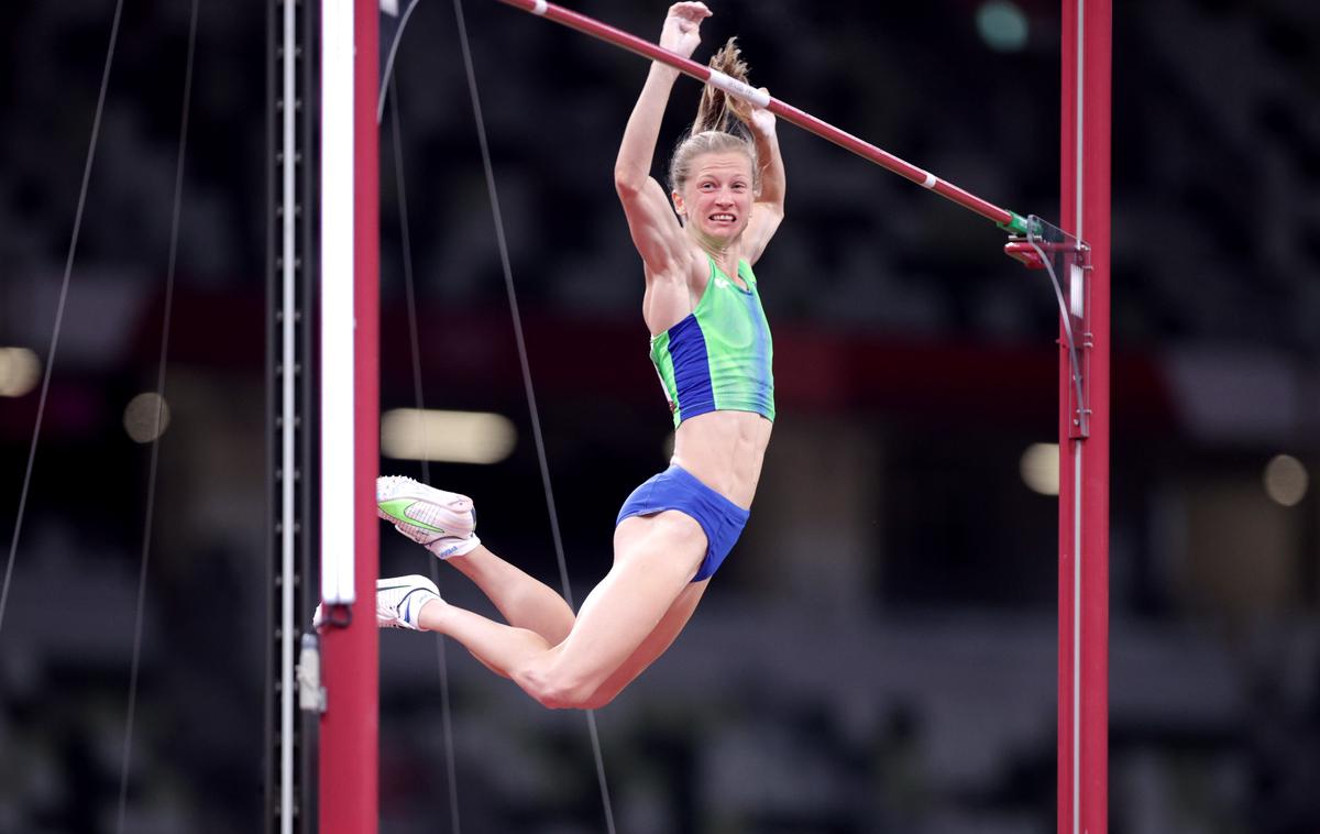 Tina Šutej | Tina Šutej je v izjemni formi. Na dvoranskem atletskem mitingu v Franciji je izboljšala slovenski rekord v skoku s palico. Nova znamka je 4,80 metra. | Foto Reuters