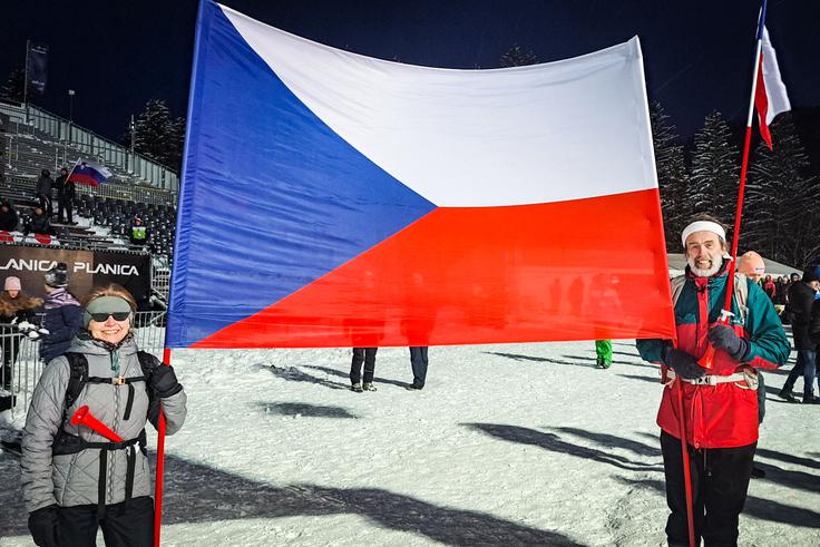 Starša čeških skakalk Karoline in Anežke Indračkove. | Foto: Alenka Teran Košir