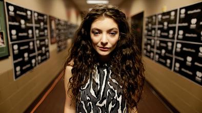Lorde: najstnica, ki s svojim slogom in glasbo navdihuje množice