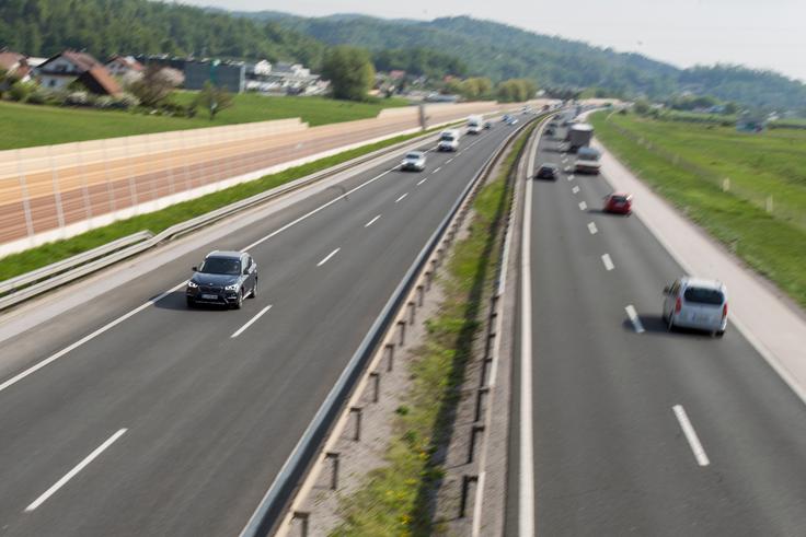 Zaradi visokih hitrosti je avtocesta za pešce zelo nevarno okolje. | Foto: 
