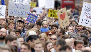V Londonu tisoči na demonstracijah za obstanek v EU
