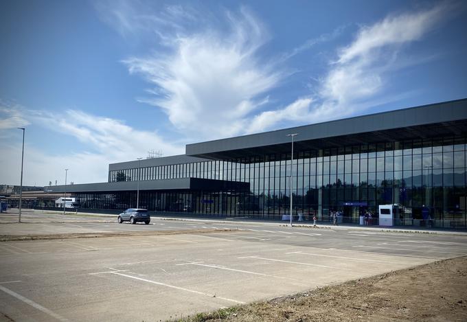 Od prvega julija bodo prijave na vse polete v novem potniškem terminalu. | Foto: Ana Kovač