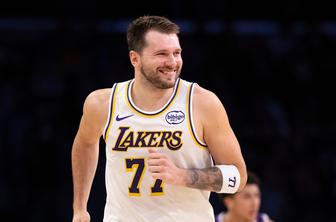 Sprehod Lakersov in Dončića, ki mu je zaploskal tudi Novak Đoković