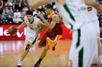 Olympiacos na kolenih v Beogradu, derbi Barceloni