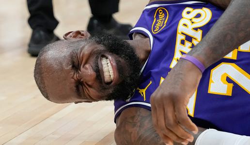 Okoli LeBrona Jamesa se znova dviga prah