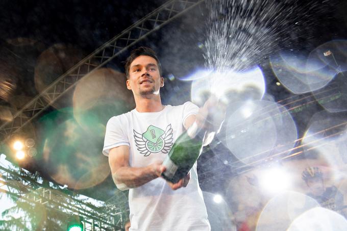 Bo tudi drugega junija slavil s šampanjcem v roki? | Foto: Urban Urbanc/Sportida