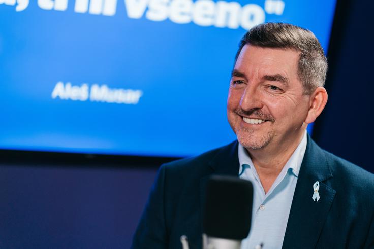 Zgodnje testiranje je ključnega pomena, je poudaril Aleš Musar. "Ko sem ugotovil, da bi lahko z zgodnejšim testiranjem prej prišel do odkritja tega, sem vendarle začel malo pregledovati, kaj vse se še da pravočasno testirati, da veš ... Ja, mogoče pa je malenkost drugačen pogled na svet po tem," je še med drugim dejal o boju z rakom.  | Foto: Jan Lukanović