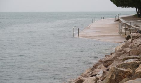 Arso opozarja: gladina morja bo povišana, lahko doseže nižje dele obale