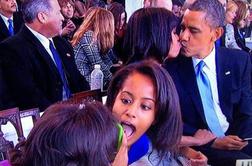 Obamov poljub za dobro fotografijo