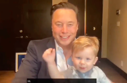Elon Musk in enoletni sin skupaj na videokonferenci #video