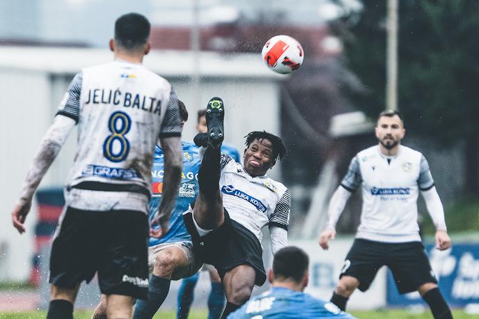 NK Bravo : FC Koper | Koprčani so dočakali novega soigralca z Jamajke. | Foto Vid Ponikvar