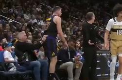 Dončić doživel bližnje srečanje z legendo hokeja, ta si je z Jamesom izmenjal dres #video