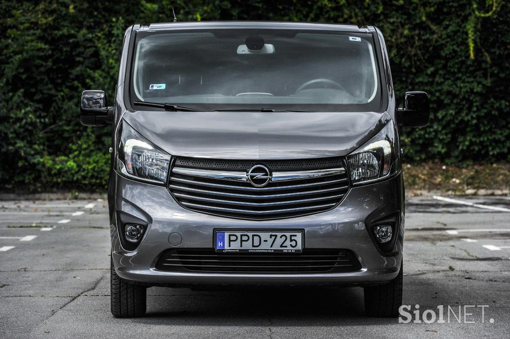 Opel vivaro touring