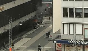Tovornjak zapeljal v množico v Stockholmu: štirje mrtvi, 15 ranjenih #foto #video
