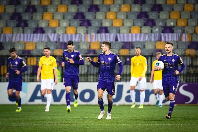 Nogometaši Maribora bodo morali še kar nekaj časa pozabiti na skupne treninge. | Foto: Blaž Weindorfer/Sportida