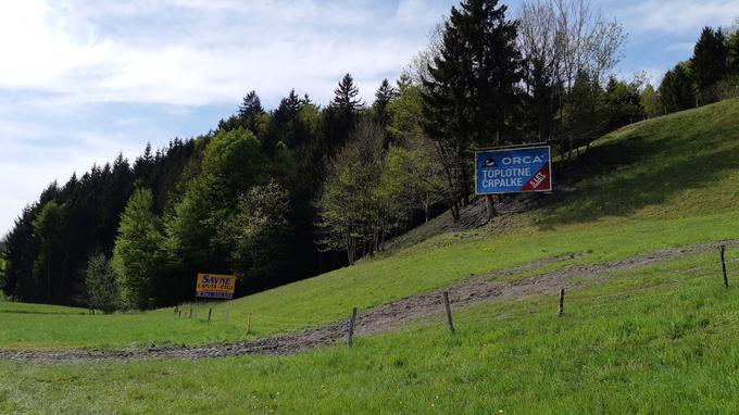 Novi zakon bo prepovedal oglaševanje na kmetijskih zemljiščih zunaj naseljenih območij. | Foto: Očistimo Slovenijo reklamnih panojev