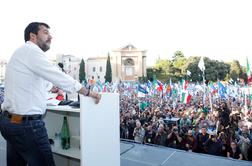 Na protestu skrajno desne Lige v Rimu več tisoč ljudi