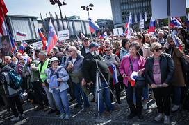 Protestni shod pred DZ-jem