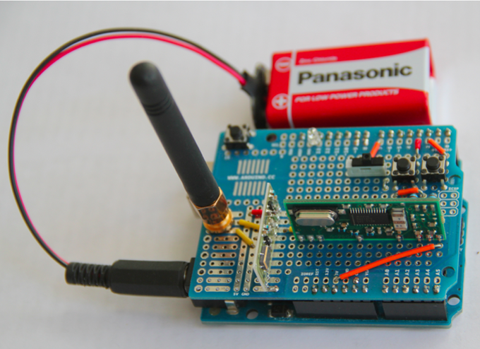 Mikrokontroler Arduino z radijskim sprejemnikom so uporabili za sofisticiran vlom v passata.  | Foto: 