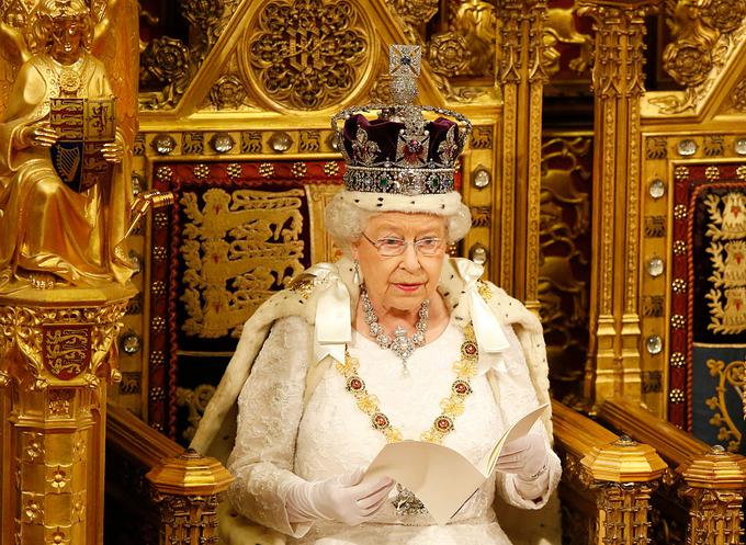 "Veliko noč potrebujemo bolj kot kdajkoli," je v zapisu na družbenem omrežju dejala britanska kraljica. | Foto: Getty Images