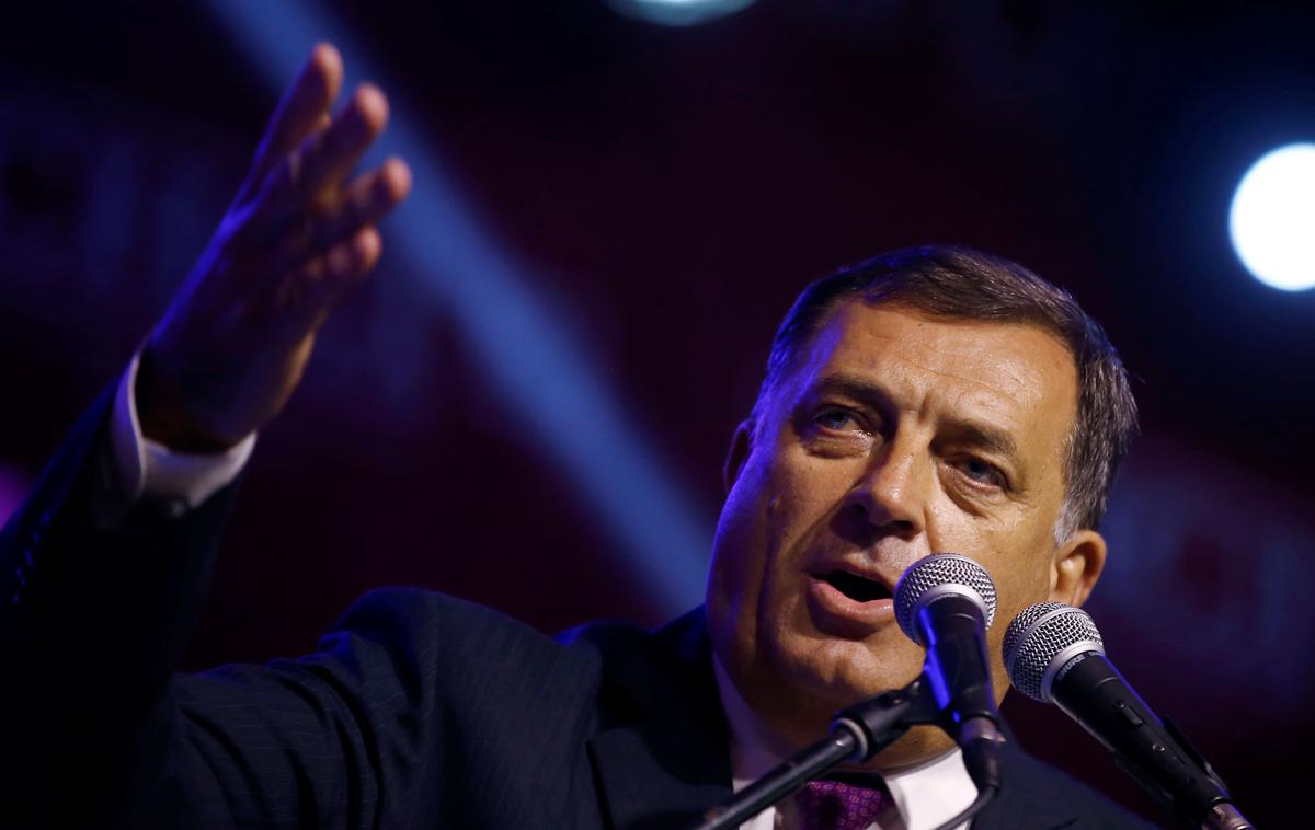 Milorad Dodik | Telefonska številka neznanega klicatelja je bila registrirana v Nemčiji, neznanec pa je grozil Dodiku in predstojniku njegovega urada z besedami, da jih bo "vse zažgal". | Foto Reuters